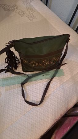 Sac bandoulière cuir  vert HAND MADE neuf
