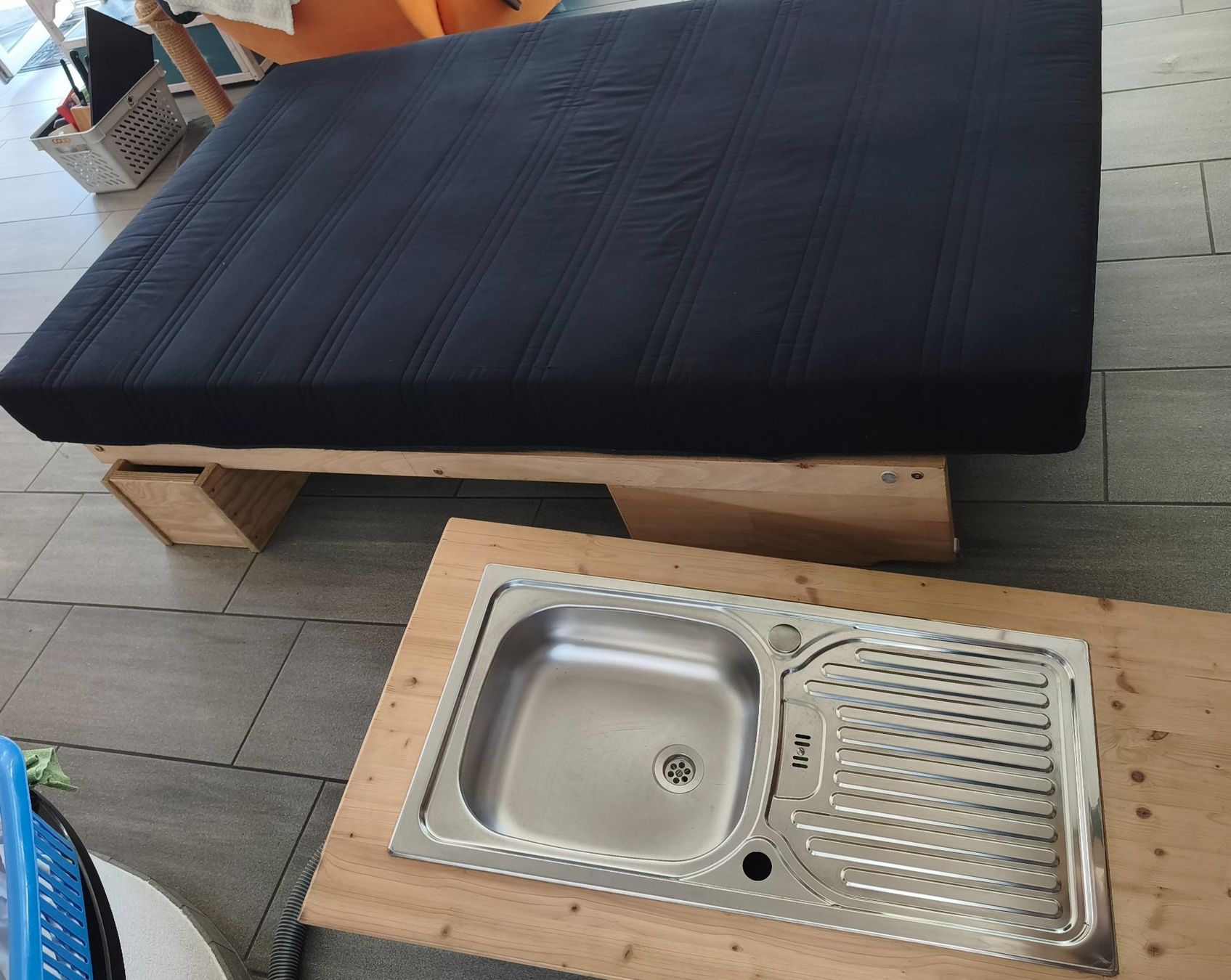 Veicoli da campeggio: Campingbox ink Waschbecken – Usato da Hirschthal venduto da Narthur