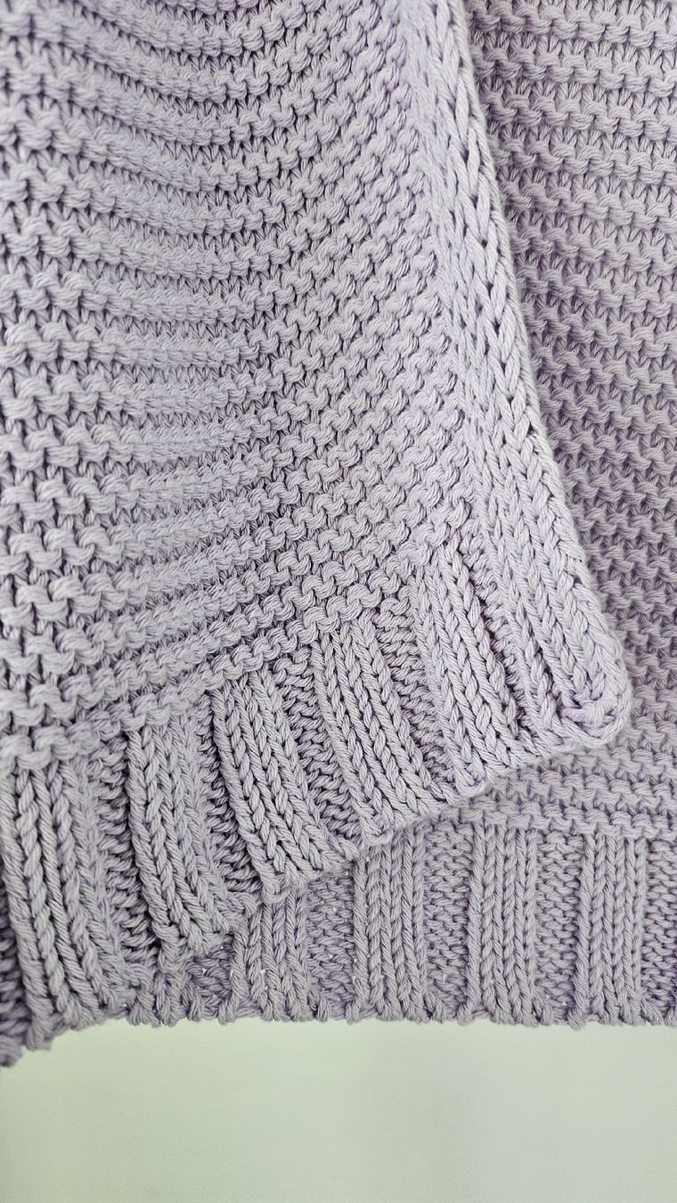 Jacken: Violette Strickjacke mit angedeuteten Schulterpolster – Neu (gemäss Beschreibung) aus Hettlingen von Leaena279 3