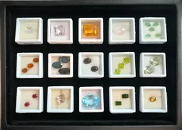 Coffret collection 29 gemmes 100.64 ct - Valeur 4'101.- Fr