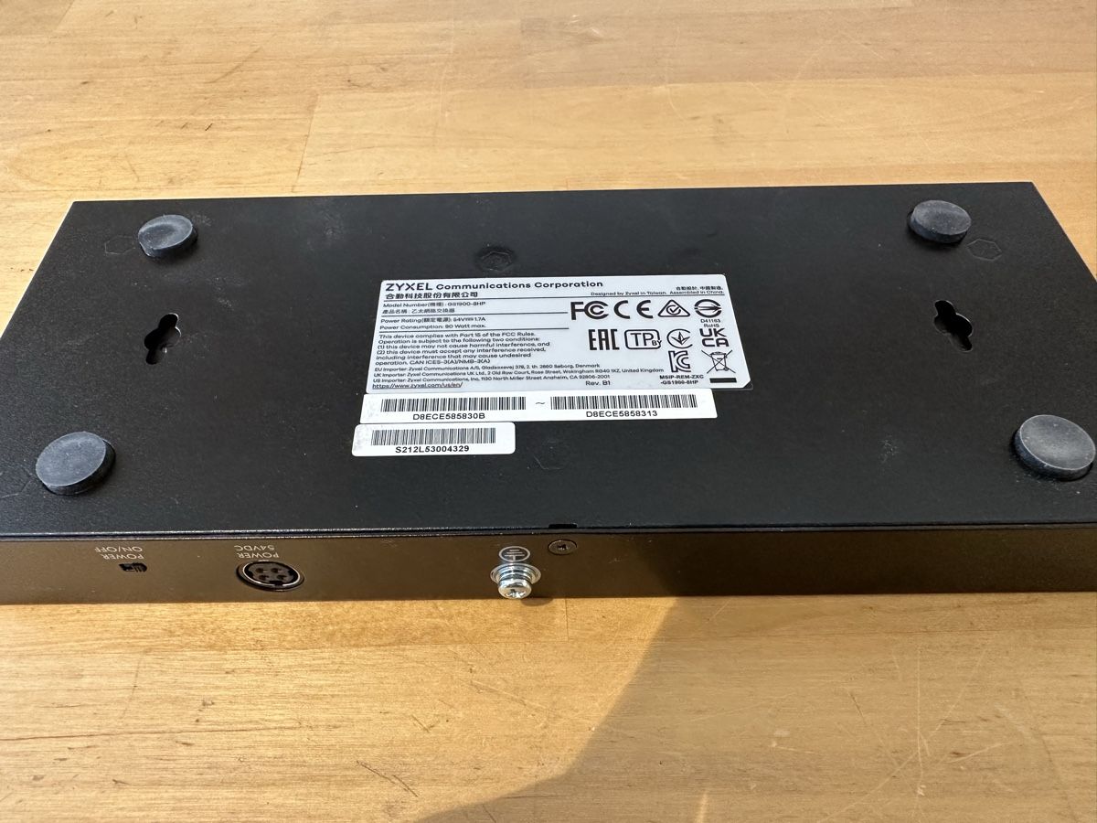 Zyxel Hub & Switch: ZyXEL GS1900-8HP – Usato da Luzern venduto da FrankGroebel 2