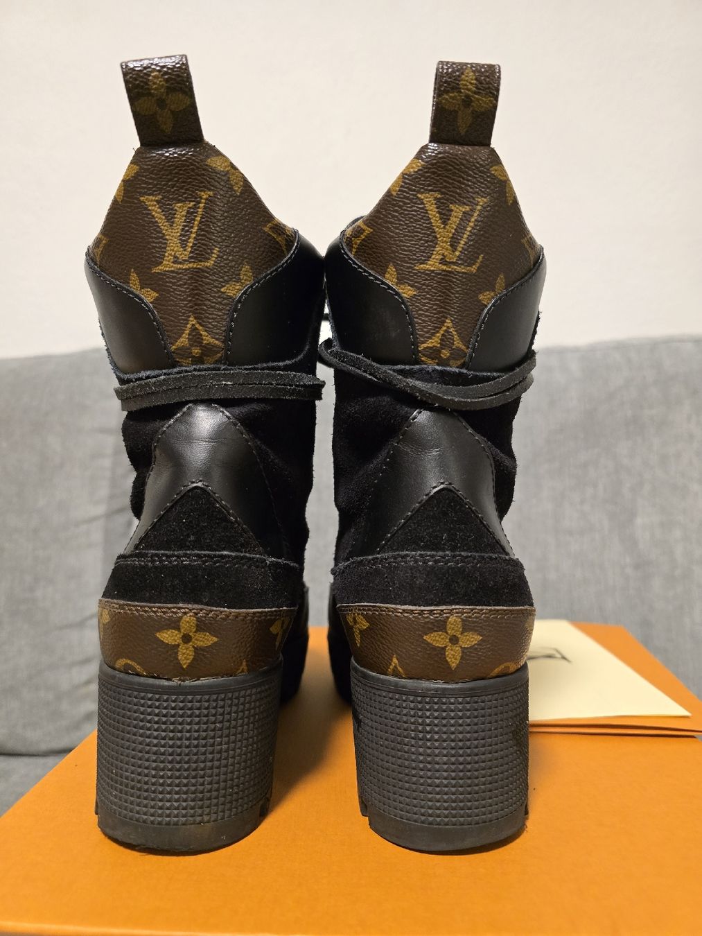 Louis Vuitton Scarpe da donna: LV Laureate Boots Gr. 37 Monogram Canvas VERSAND MÖGLICH – Usato da Dietikon venduto da Kaska2020 6