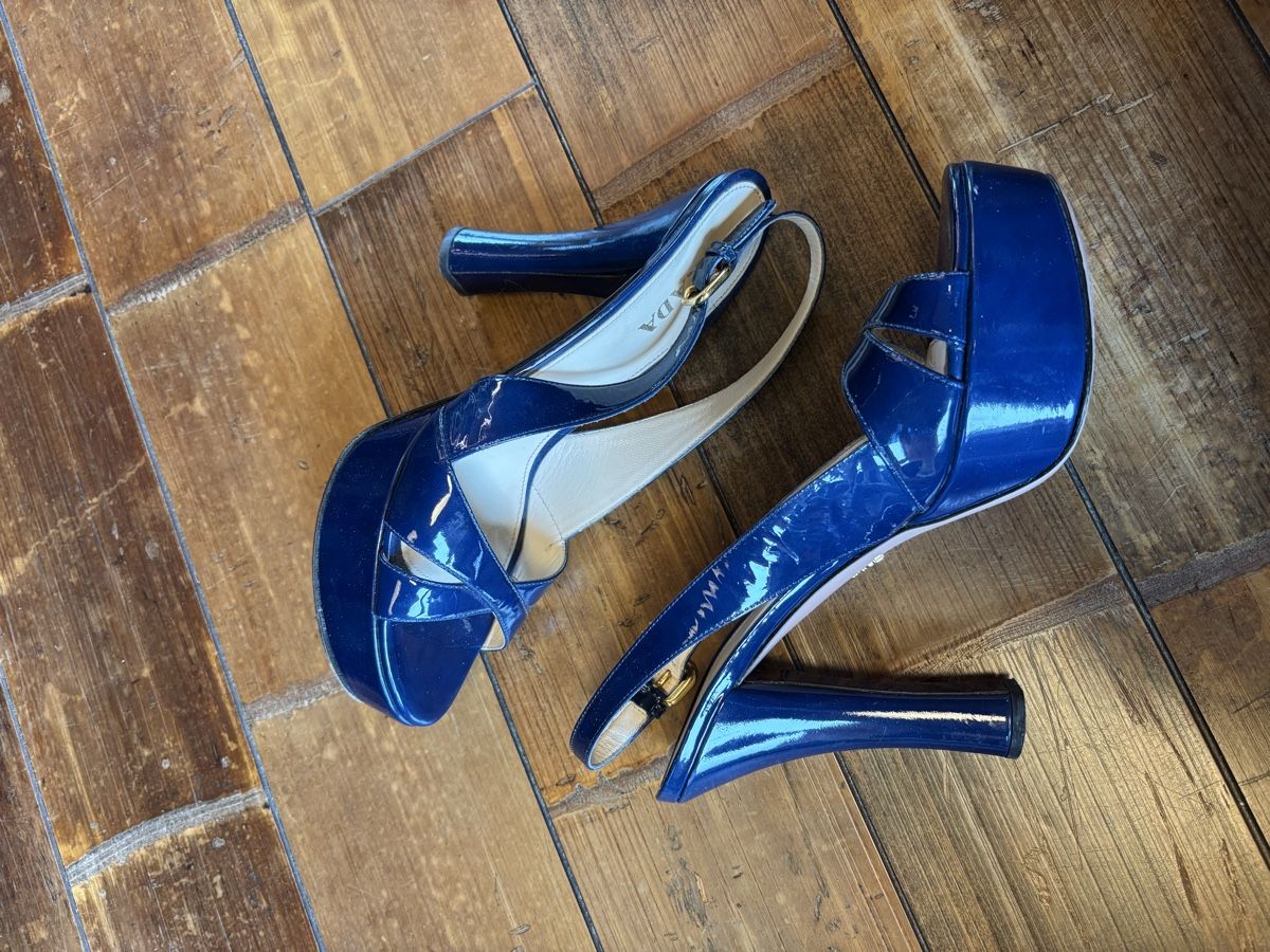 Prada Scarpe da donna: Sandales Prada bleu roi 39.5 – Usato da Dotzigen venduto da SecondHandGems 4