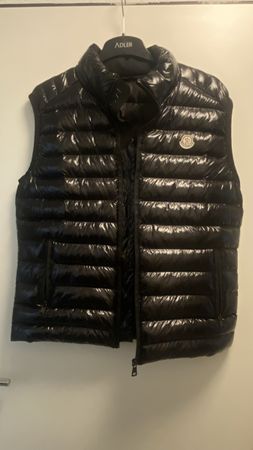 Weste Moncler schwarz Grösse L guter Zustand