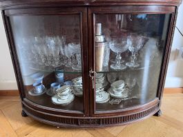 Antike Vitrine aus Holz mit Löwenfüssen gebraucht