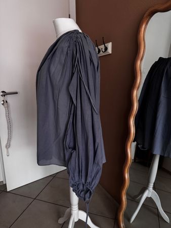 Aparte luftige, faltenreiche Bluse lila-blau
