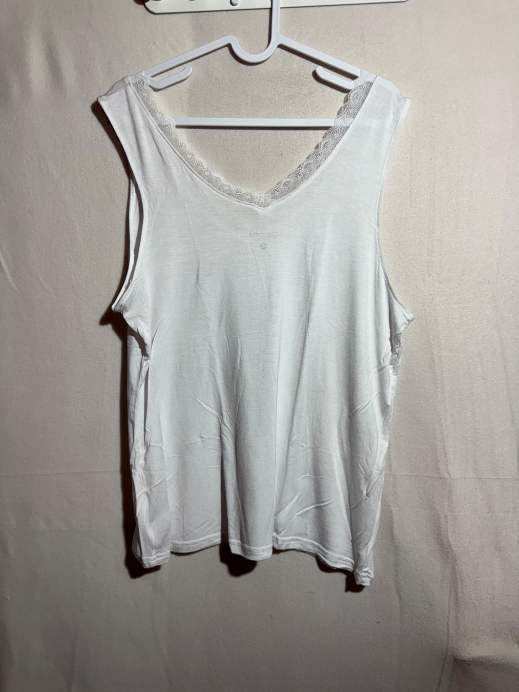 Top: Weisses Top, Basic von Chicoree Gr. XL mit Spitzenrand – Usato da Grosswangen venduto da SALE_SALE_SALE 3