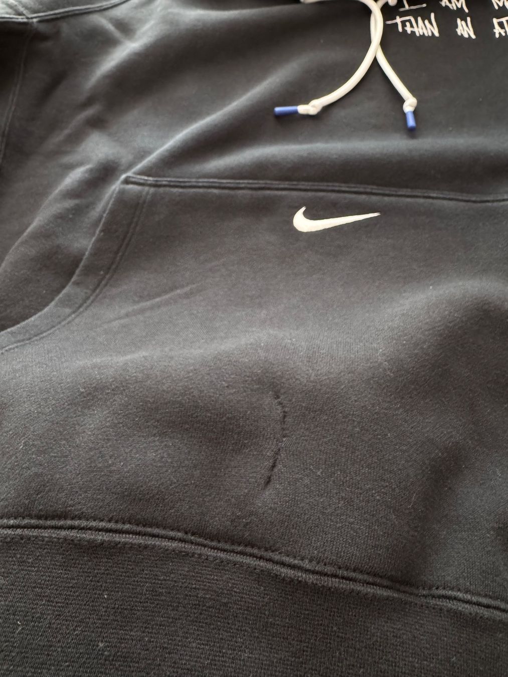 Nike Pulls & Sweat-shirts: Nike Kaputzen-Pullover schwarz, L – D'occasion à Maisprach par jokoundklaas 5
