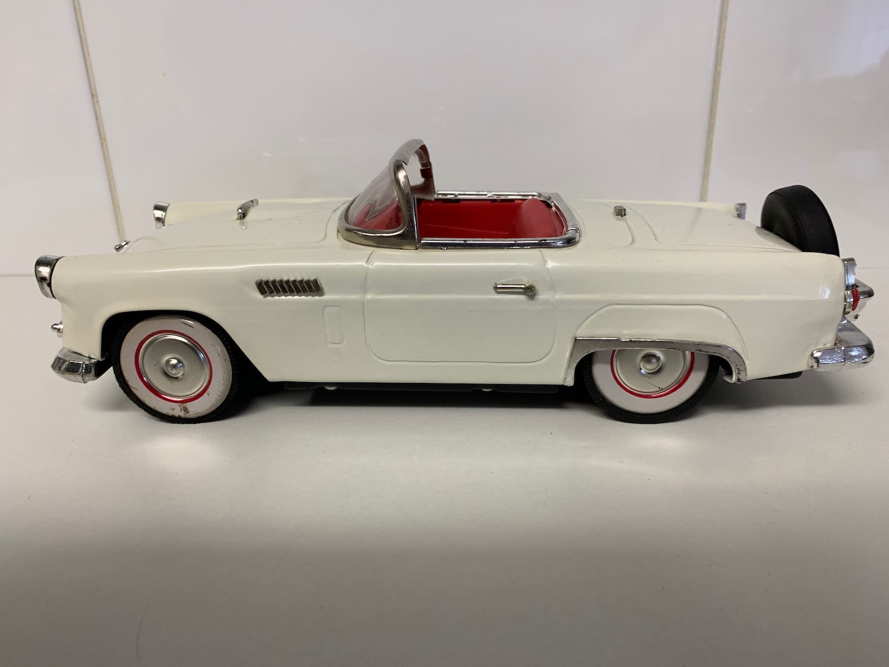 Spielzeuge: Ford Thunderbird 1963 Roadster 1:18 B – Gebraucht aus Kerzers von tisyayasuBE 4