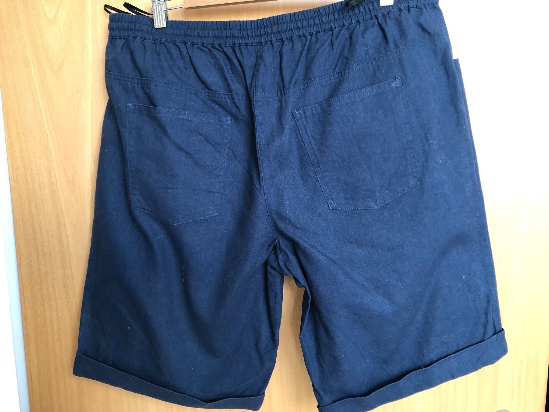 Pantaloni: Schwarze Bermuda-Shorts, Gr. 48, – Usato da Arlesheim venduto da leyRum4.5 4
