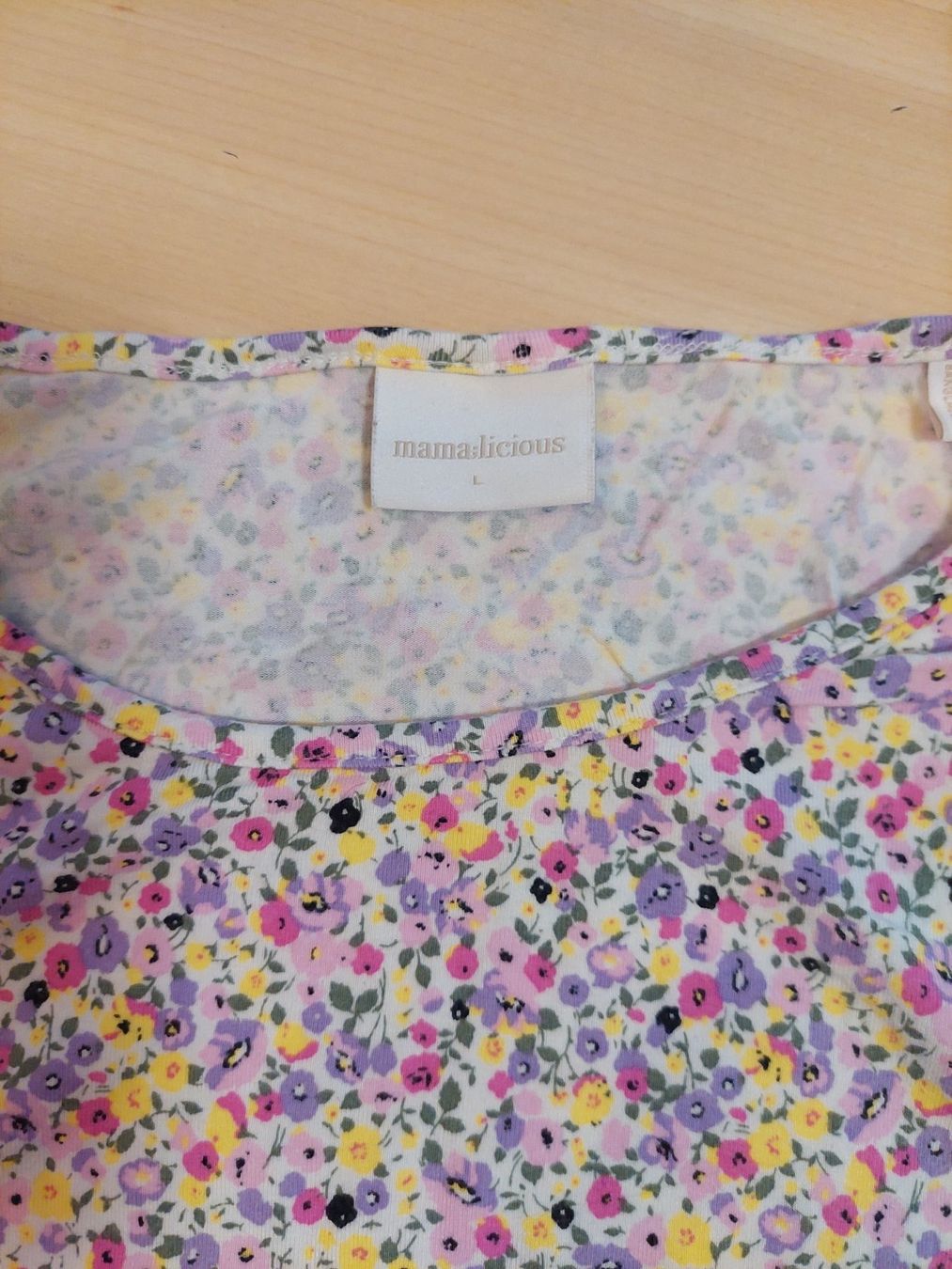 T-shirt: Umstands T-Shirt Grösse L mit Blümchen – Usato da Gränichen venduto da JaelRoost 2