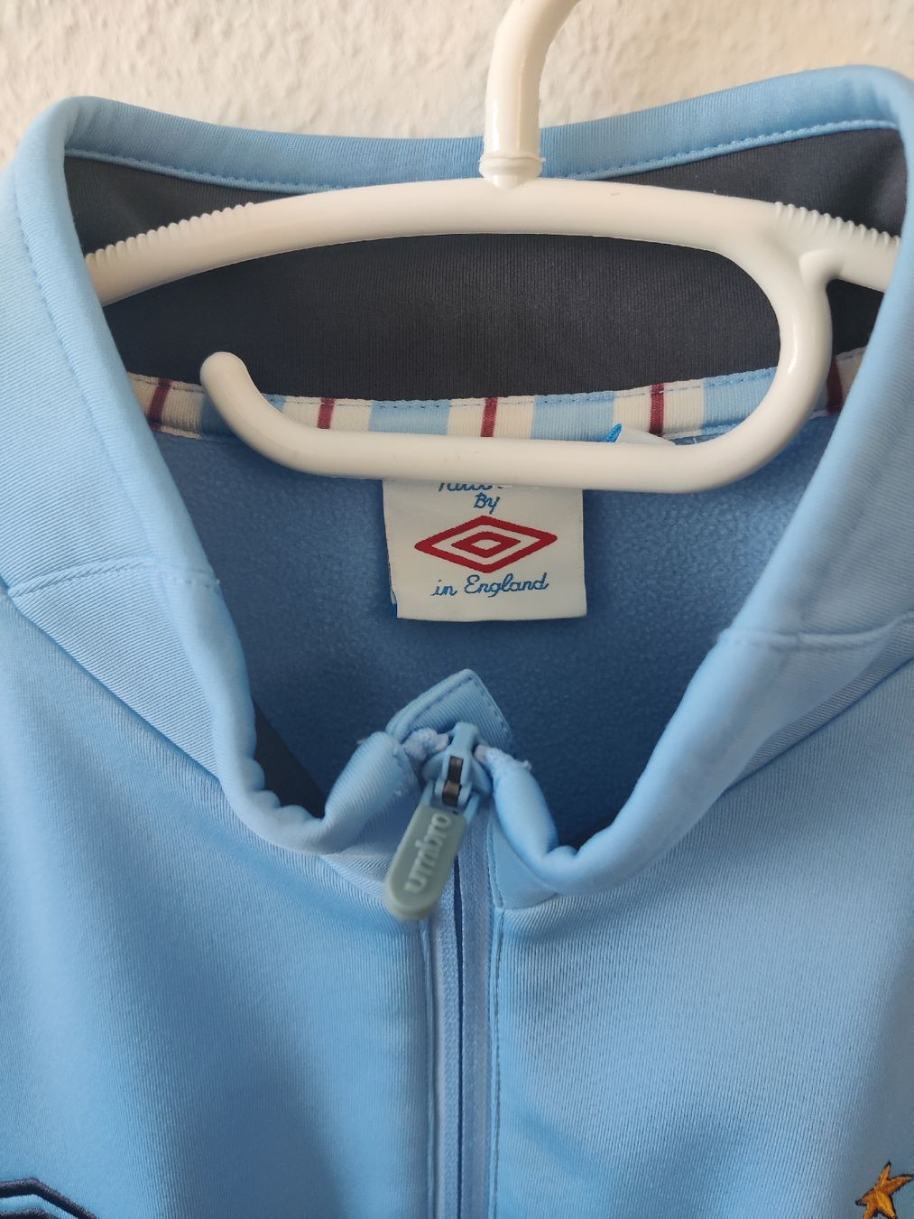 Pulls & Sweat-shirts: Manchester City 2011/12 Trainingspullover (L) – D'occasion à Basel par Ringolero 2