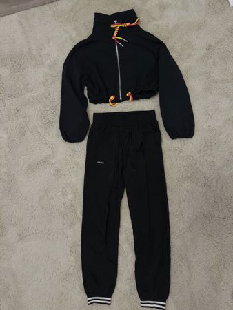 Schwarzer Trainingsanzug von Tobetoo, Grösse M,
