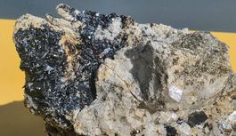 Binntal = Magnetit, Hämatit, Rutil, Monazit.