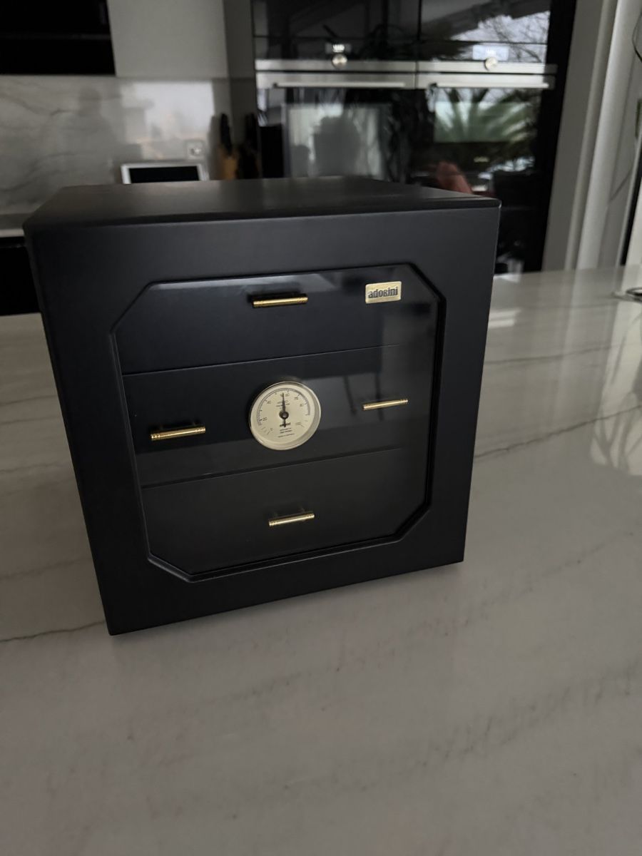 Adorini Humidore: Humidor Adorini Chianti Medium – Neu (gemäss Beschreibung) aus Safenwil von Corahund
