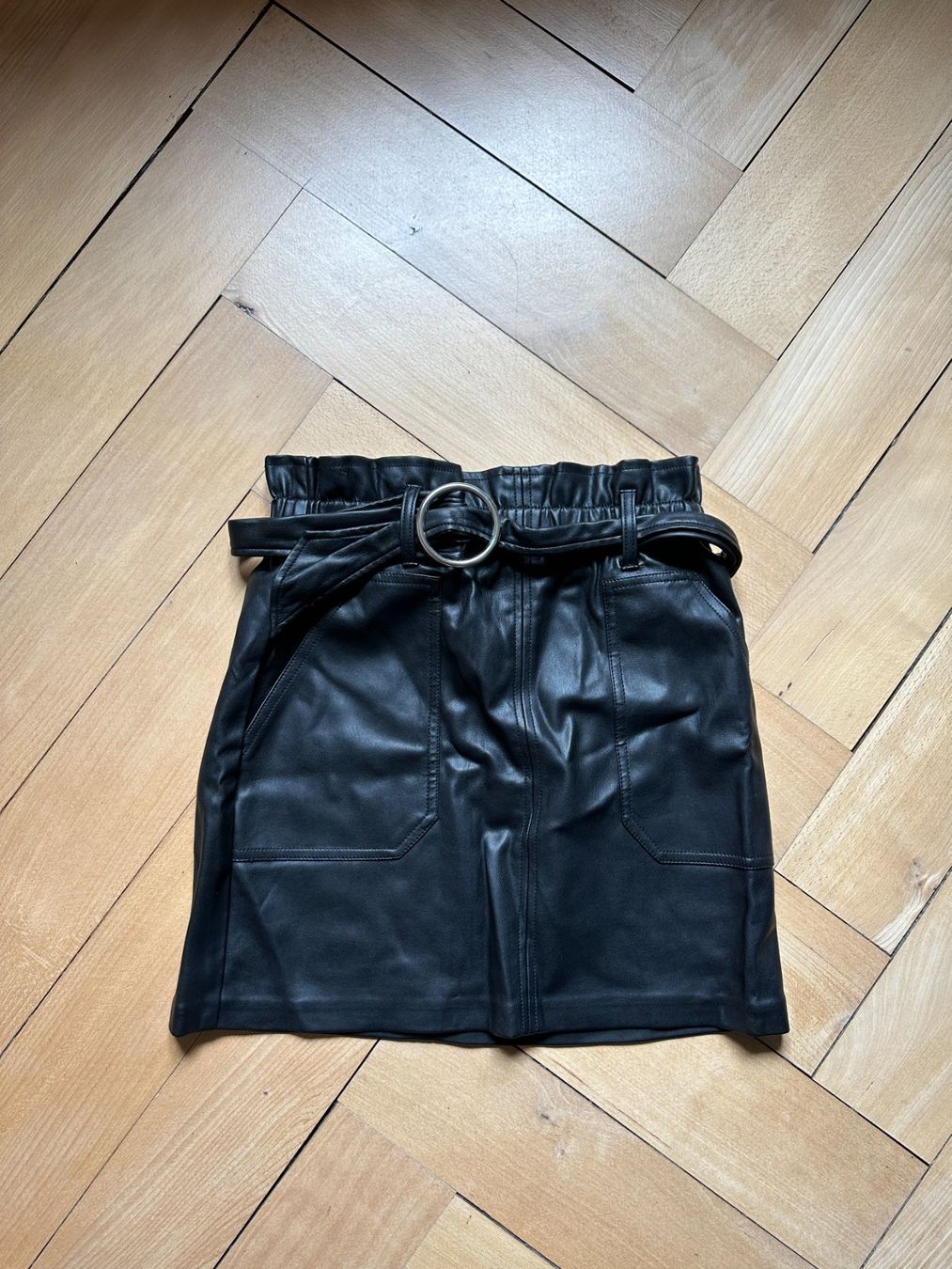 Zara Gonne: ZARA - Kunstleder Rock schwarz S – Usato da Zürich venduto da Diazaio