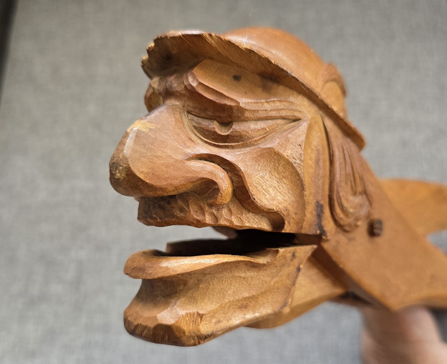 Statuette: Nussknacker Antik Holz handgeschnitzt , Brienzer? – Usato da Basel venduto da ChliiAberOho