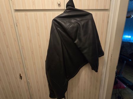 Schwarze Kunstleder Jacke, neuwertig, Gr. L, Herbst-Look!
