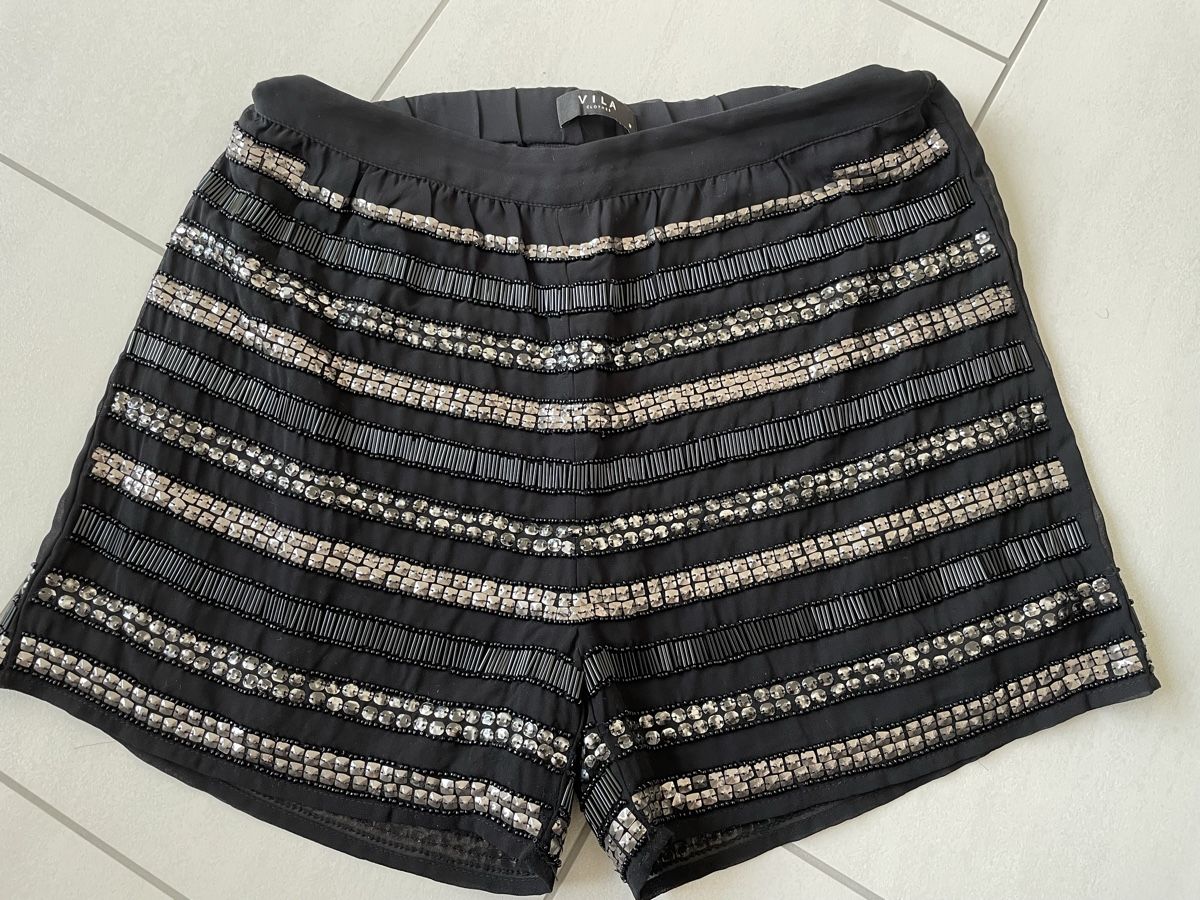 Pantaloni: Lässige kurze Hose Gr M Vila – Usato da Rüti ZH venduto da kar_xx9l