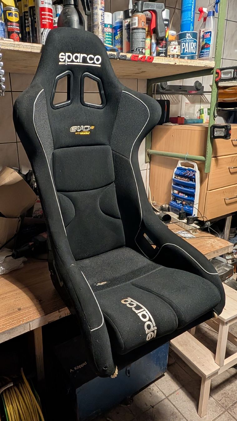 VW Tutti pezzi di ricambio auto: Sparco Evo Plus Schalensitz – Usato da Guttet-Feschel venduto da Misterblue 4