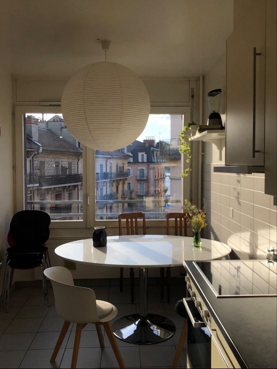 Stühle: trois chaises (noir/blanc) – Gebraucht aus Genève von cor_j7wp 1