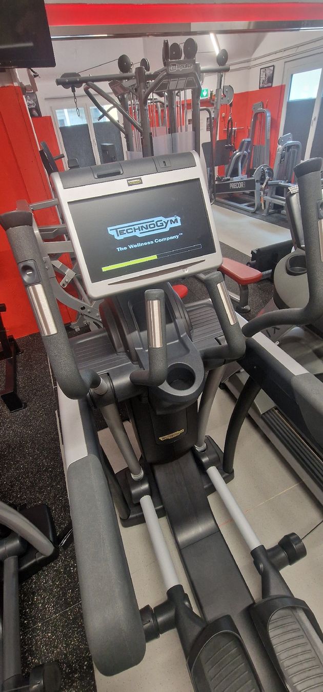 Technogym Hometrainer: technogym s.p.a crosstrainer – Gebraucht aus Aarau von shq_869r 5