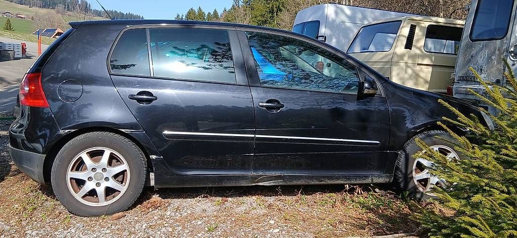 VW Autos: VW Golf V 4Motion für Teile – Defekt aus Heimenschwand von cat304