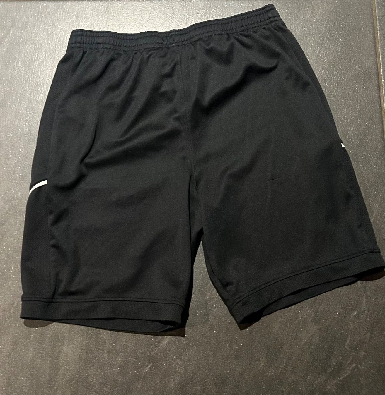 Nike Pantaloni: Nike Shorts Grösse Kinder L – Usato da Lobsigen venduto da HeneM 3