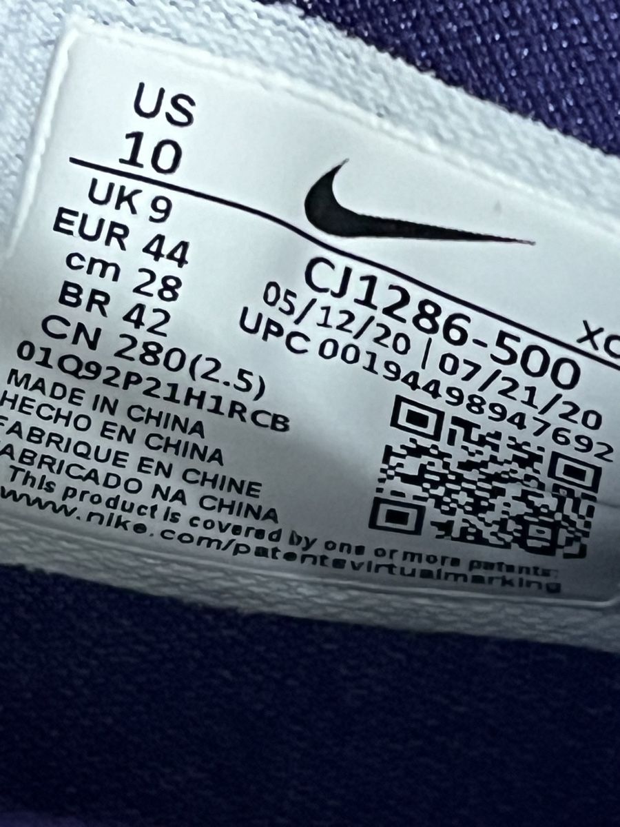 Nike Scarpe da uomo: Nike Kyrie Basketballschuhe Gr. 44 – Nuovo e nell'imballaggio originale da Zürich venduto da Luca-g79 3