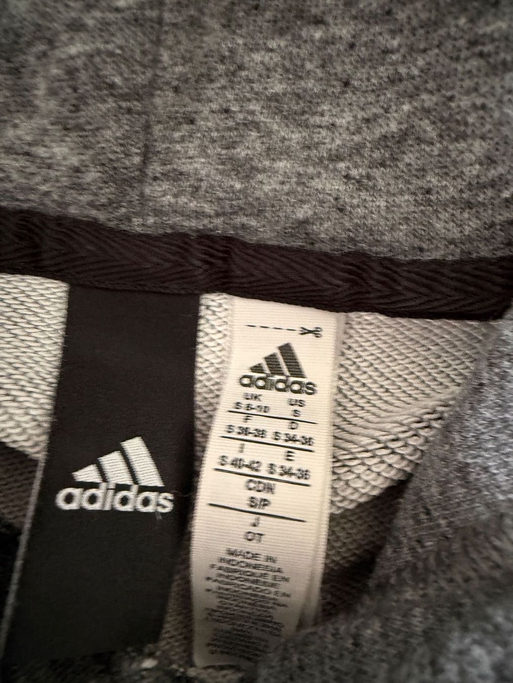 Adidas Pullover & Sweatshirts: Adidas Kapuzenpullover grau – Gebraucht aus Hunzenschwil von Reche71 2