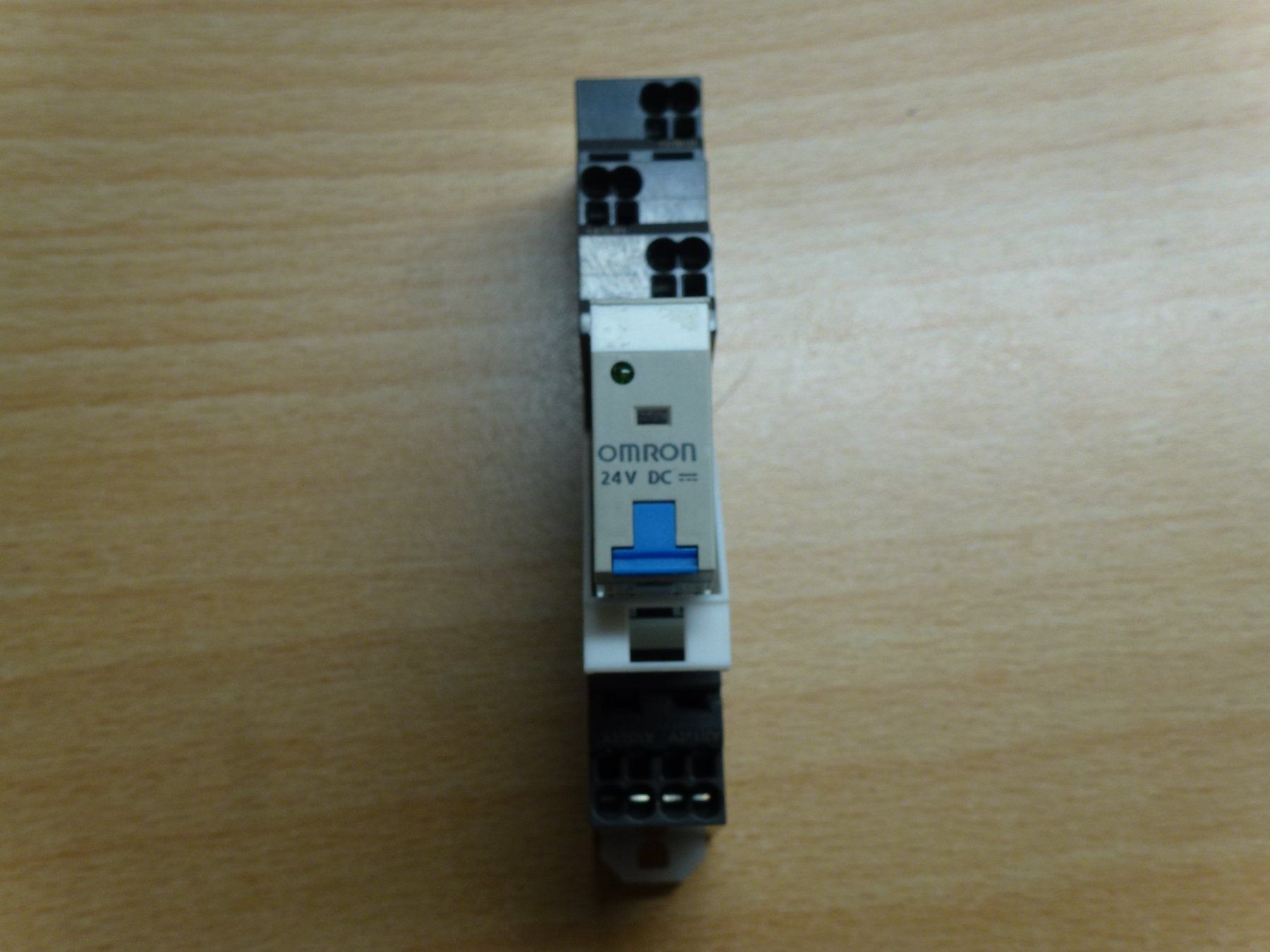 Omron Elektronikbauteile: Relais Omron 24VDC Umschaltkontakt – Gebraucht aus Hombrechtikon von Maloev17
