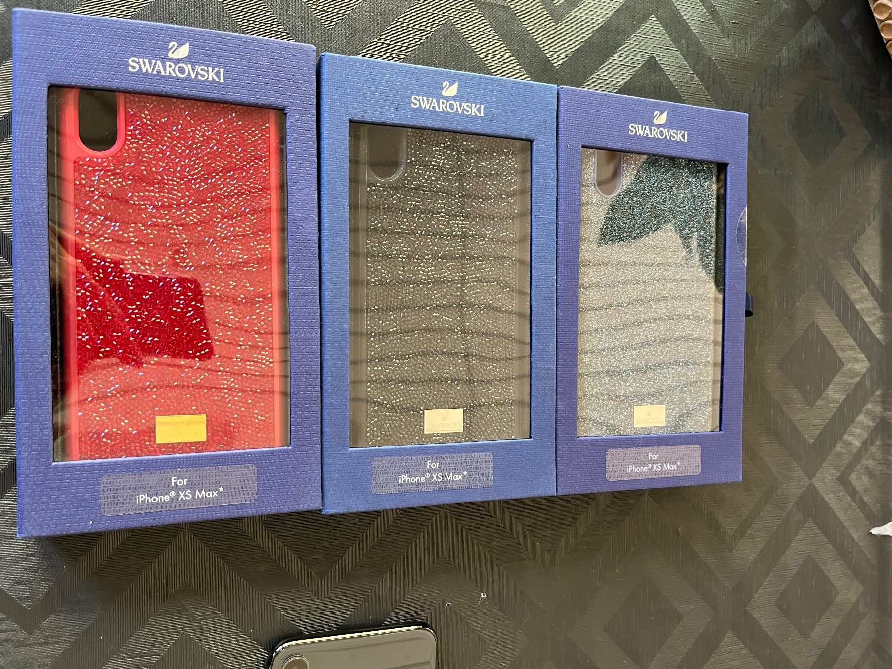 Swarovski Covers & Schutzfolien: 3 coques Swarovski pour IPhone XS Max – Gebraucht aus Fully von Sassa68