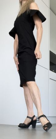 Elegantes schwarzes Baumwoll-Cochtail-Kleid