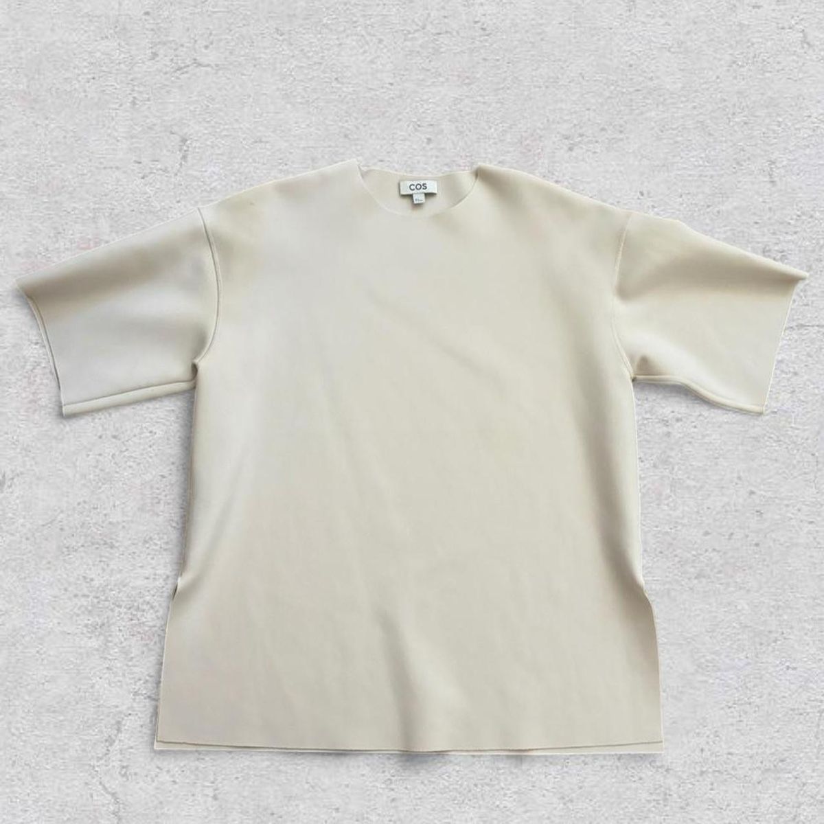 Cos T-Shirts: cos oversized structured scuba t-shirt – Gebraucht aus Zürich von h_studio_edit
