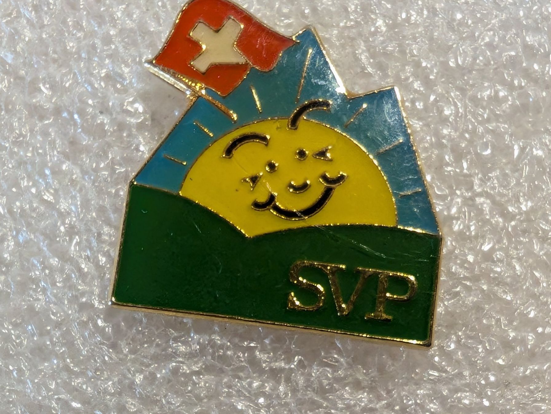 Plaketten & Abzeichen: Ansteckpin 292: SVP – Gebraucht aus Oppligen von Pin-Fall-Shop