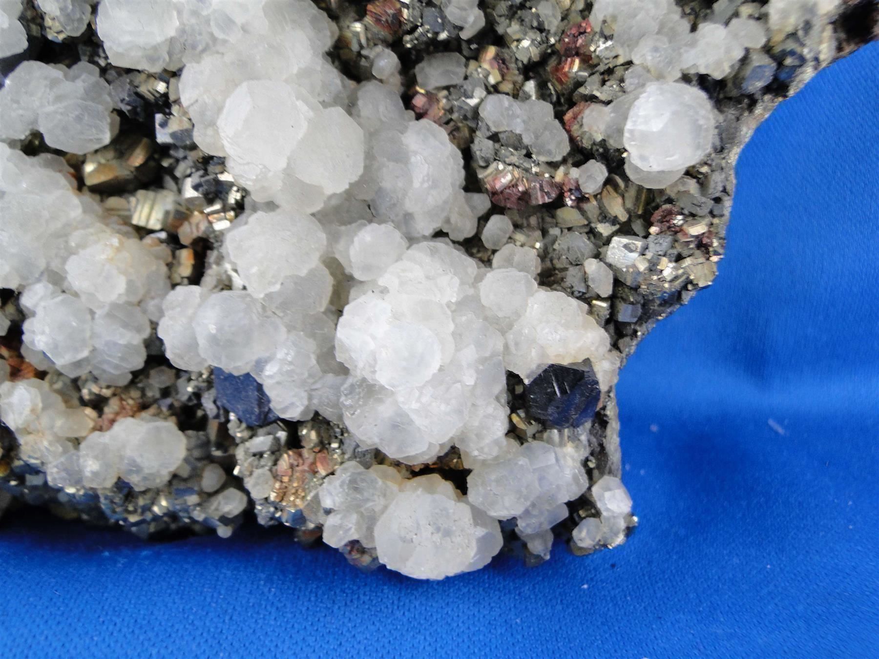 Mineralien & Heilsteine: Calcit (UV-Pink) auf Sphalerit – Gebraucht aus Schinznach Bad von Demerald 5