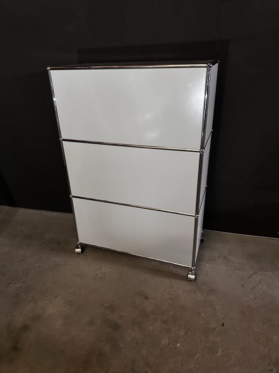 USM Regale: USM, lichtgrau, top! NP: 1250.- – Gebraucht aus Starrkirch-Wil von charlywatson 4