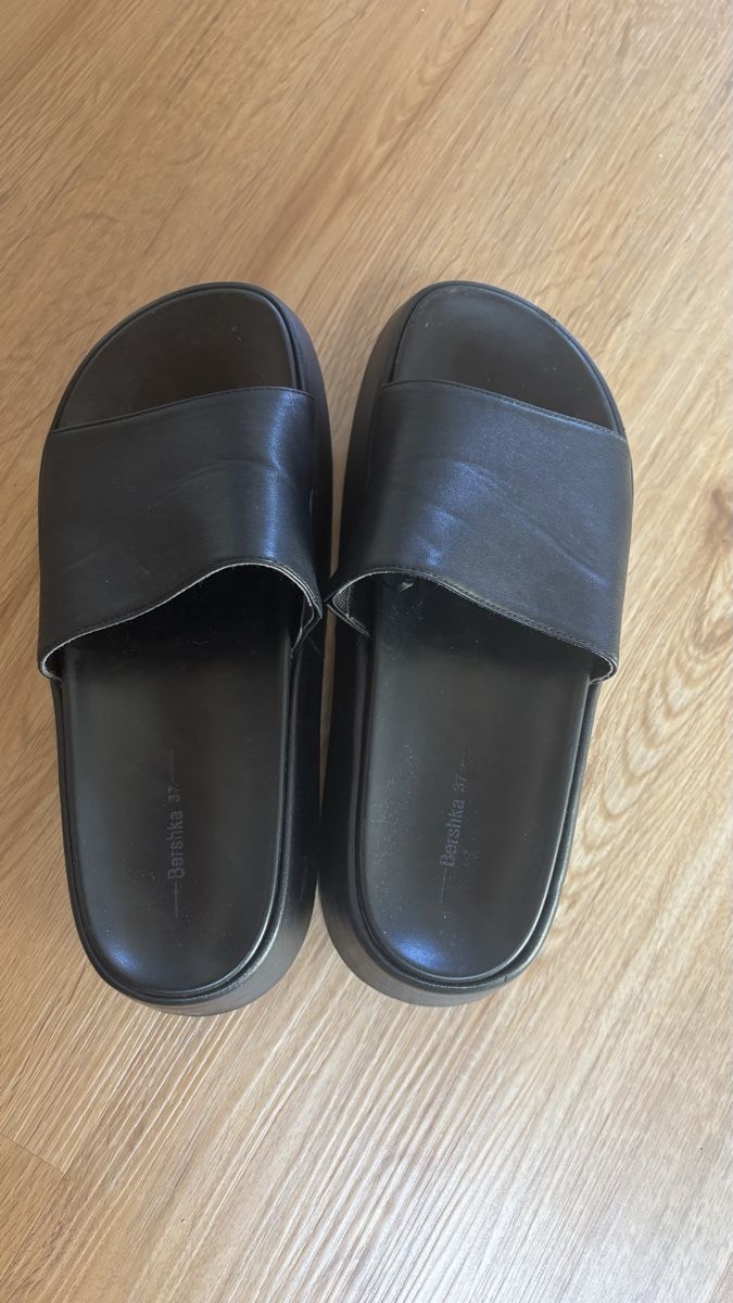 Bershka Scarpe da donna: Schwarze Sandalen 37 – Usato da Roggwil BE venduto da R.. 1