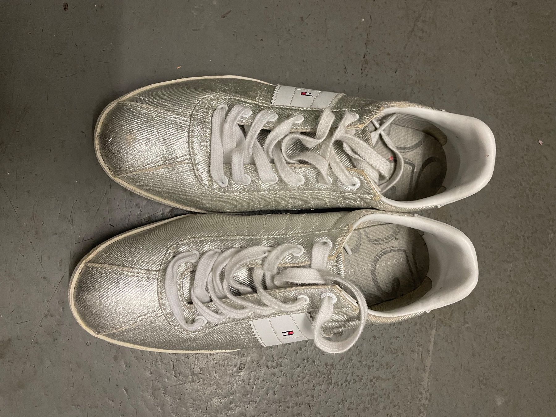 Tommy Hilfiger Scarpe da donna: Tommy Hilfiger Sneakers – Usato da Zürich venduto da Ivona3