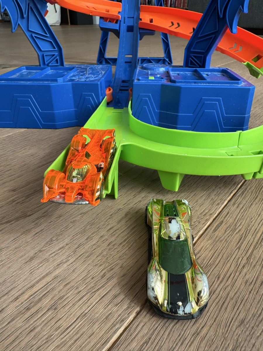 Hot Wheels Giocattoli: Hotwheels Bahn mit Katapult  – Usato da Herrliberg venduto da horsens64