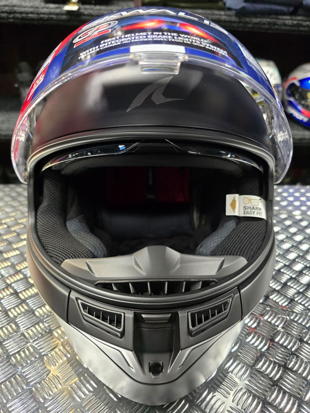 Caschi & visiere: Casque Shark Integral Skwal i3 Dark Shadow Edition mat – Nuovo e nell'imballaggio originale da Yverdon-les-Bains venduto da MotoFactory. 5