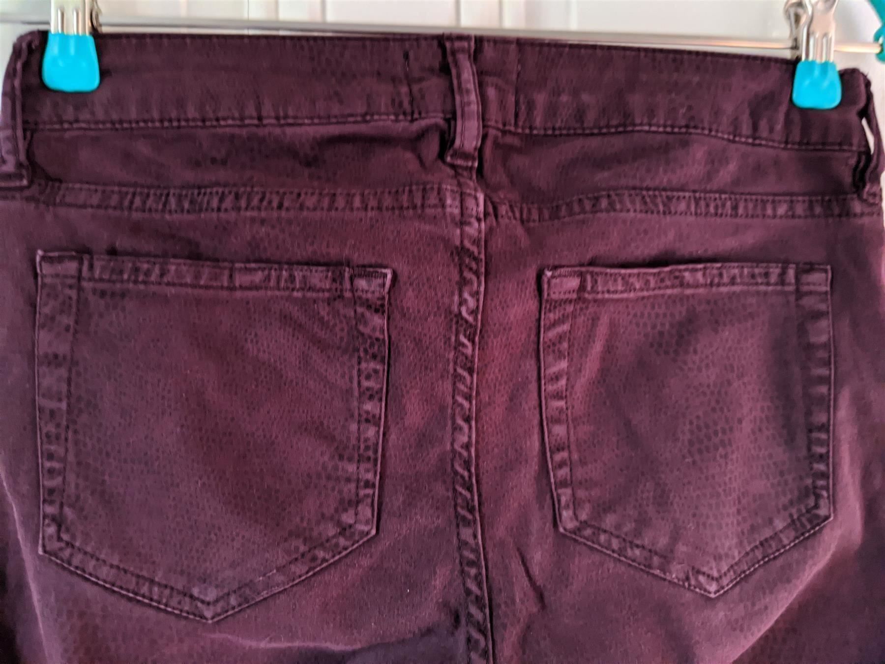 Kooples Jeans: THE KOOPLES : Jean python bordeaux lagenlook 34-36 – Neu (gemäss Beschreibung) aus Petit-Lancy von lilycerise 4