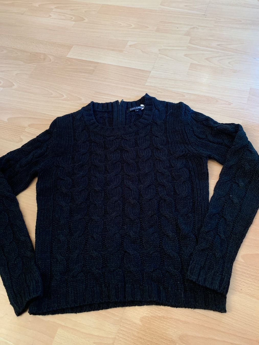 Pullover & Sweatshirts: Joli pull chaud noir Chicorée taille L – Gebraucht aus MEYRIN von Gwendo10