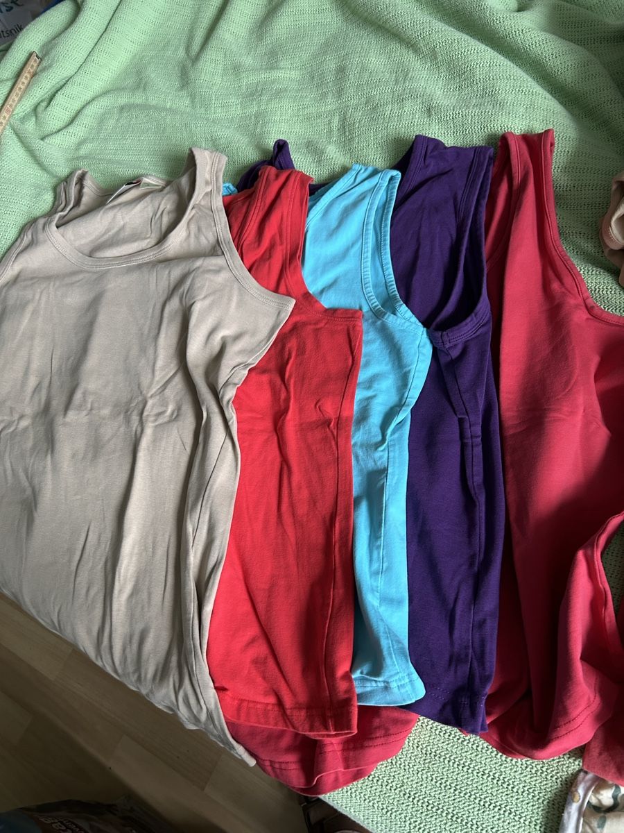 Lotti di vestiti: 5 Träger Shirt – Usato da Rüti ZH venduto da Masken