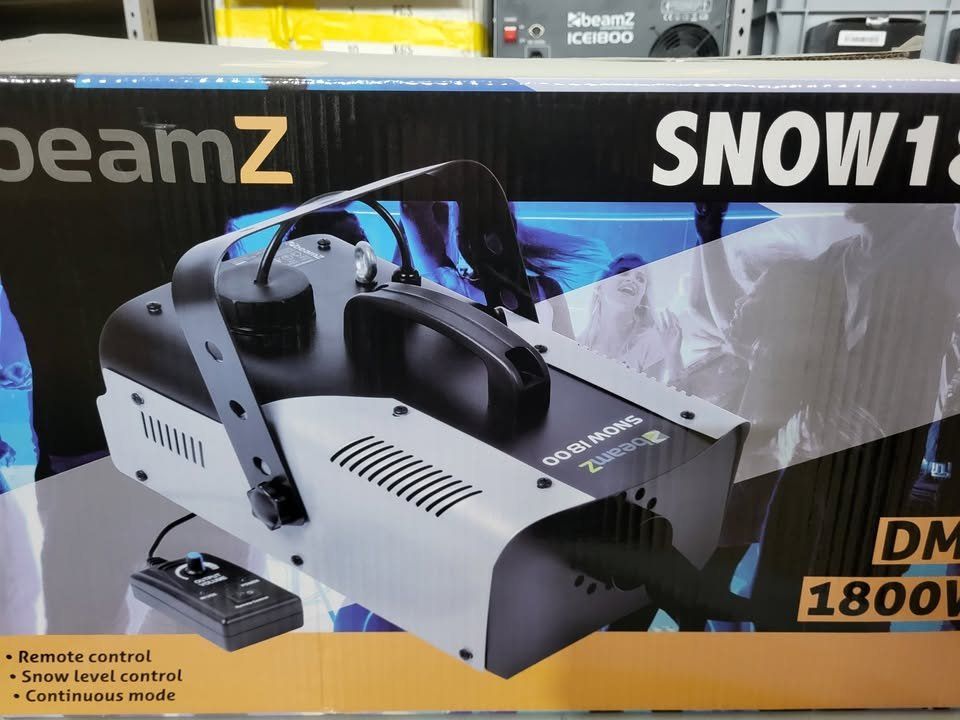 Tutte le macchine: BeamZ snowmachine 1800 plus 5 Liter Fluid – Usato da Oetwil am See venduto da Openairbar