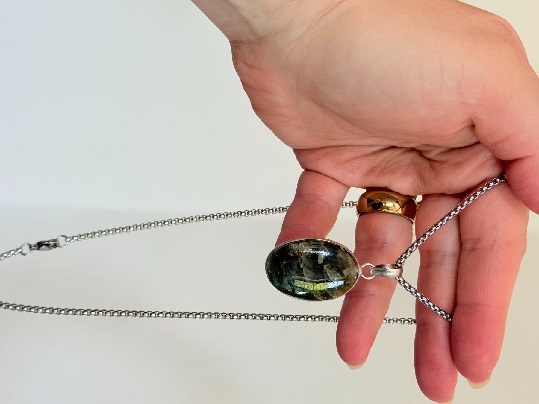 Catenine: Collier avec pendentif en pierre naturelle labradorite – Nuovo e nell'imballaggio originale da Genève venduto da AWWA 1