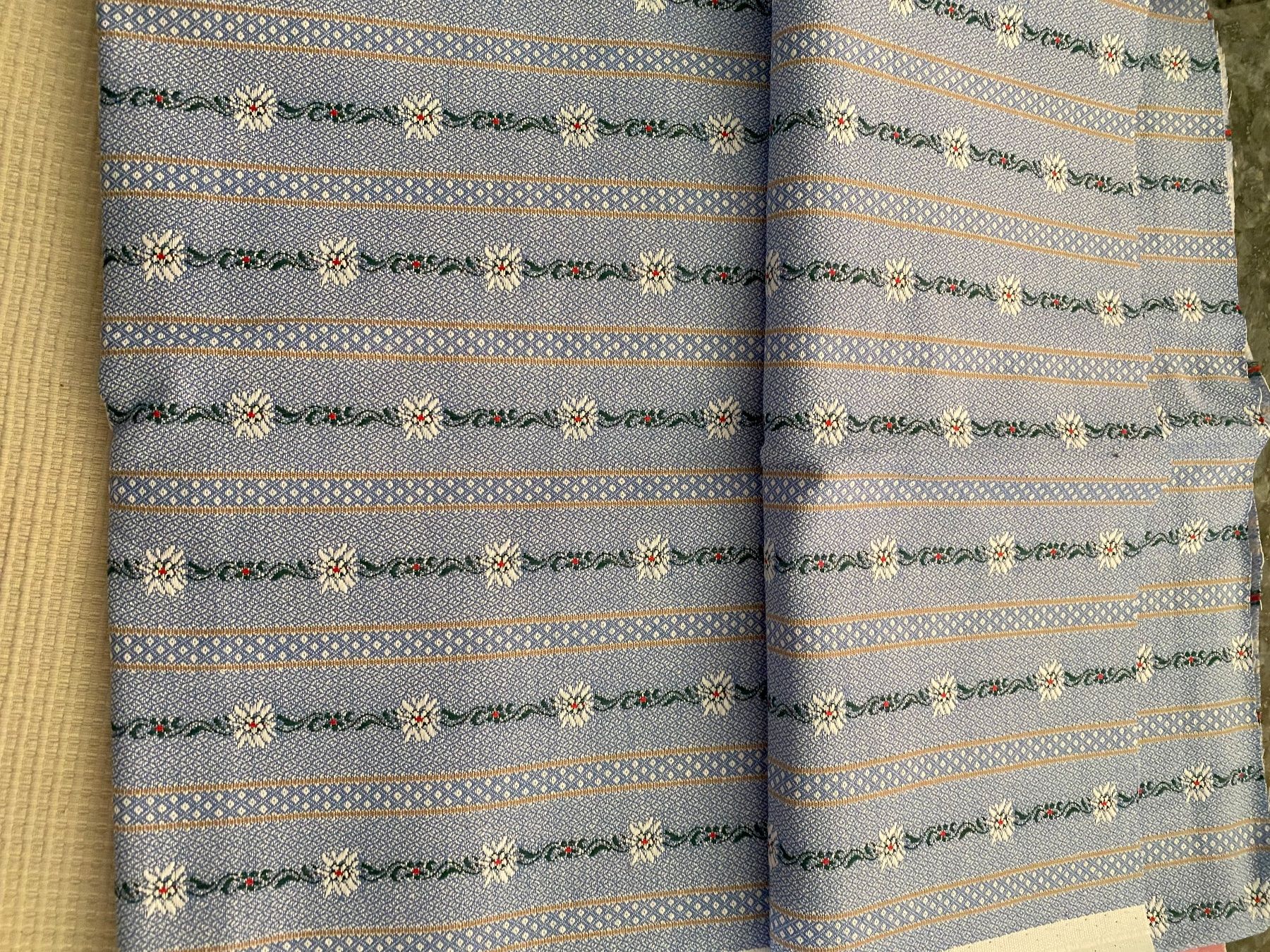 Tessuti: Edelweiss-Stoff-Reste 78 x  150 cm – Nuovo (secondo la descrizione) da Allenwinden venduto da Obalu