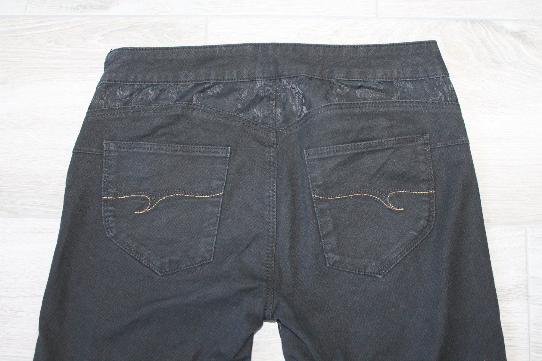 Desigual Pantaloni: DESIGUAL Pantalon taille 40 – Usato da Chez-le-Bart venduto da jasse 2