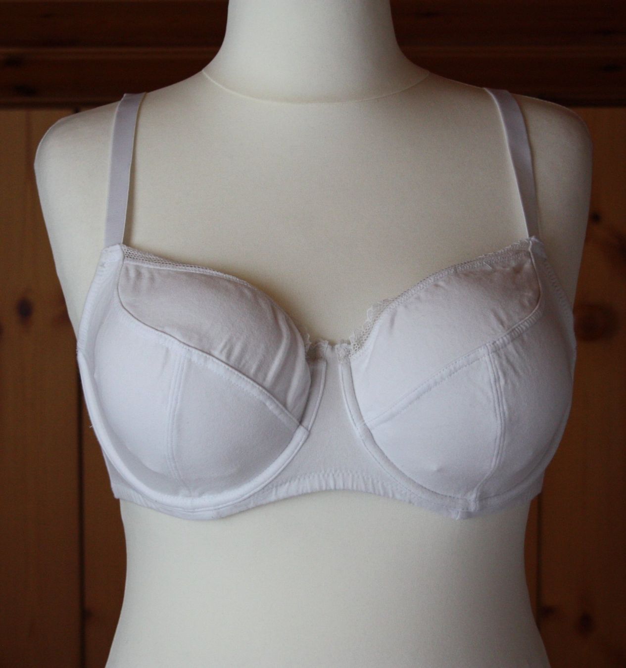 Altra biancheria intima: BH weiss 85DD (6) – Usato da Flüelen venduto da Diversicum-Curvy