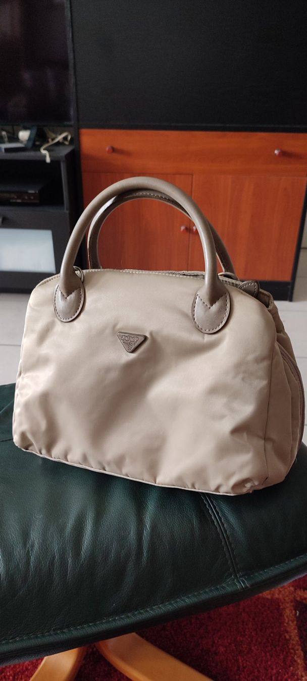 Borse da donna: Sac à main en tissu imperméable beige – Nuovo (secondo la descrizione) da St-Cergue venduto da Neviana